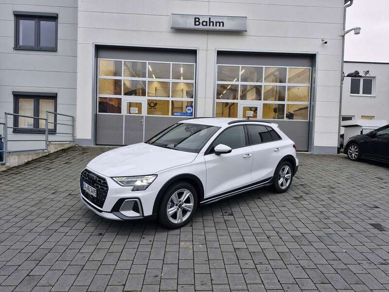 Arkonaweiß Gebraucht 2024 Audi A3 Kleinwagen | 31.900 € (Etwas zu teuer) - Bild 1/4