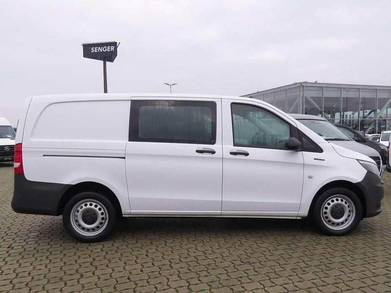 Gebraucht Mercedes e-Vito 85 kW (116 PS) 2022 Arktikweiß Van / Kleinbus