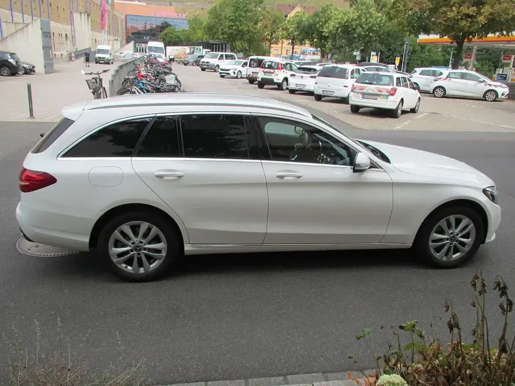 Gebraucht Mercedes C200 184 PS (135 kW) 2018 Weiß Kombi