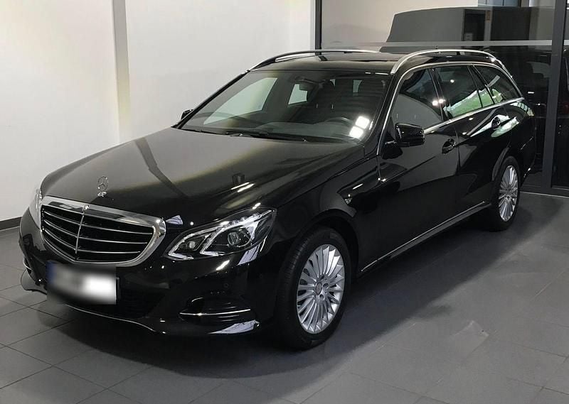 Gebraucht Mercedes E220 Elegance 170 PS (125 kW) 2016 Schwarz Kombi