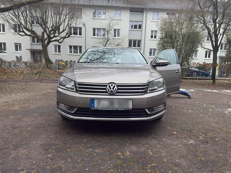 Gebraucht VW Passat 150 PS (110 kW) 2011 Braun Limousine