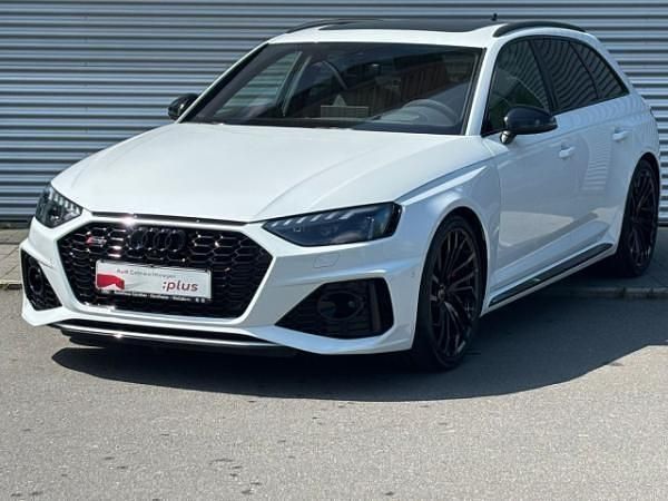 Weiß (gletscherweiß metallic) Gebraucht 2024 Audi RS4 Ambiente Kombi | 79.000 € (Fairer Preis) - Bild 1/4