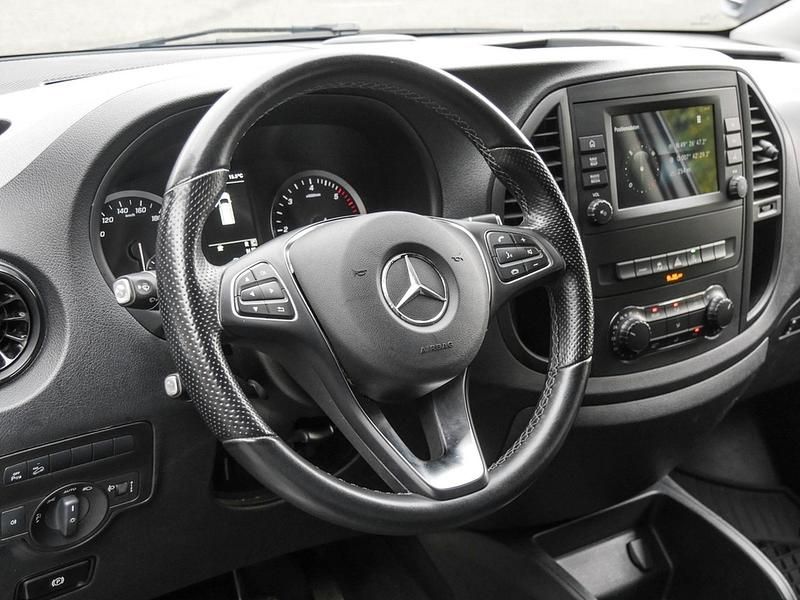 Gebraucht Mercedes Vito Edition 237 PS (174 kW) 2023 Silber Van