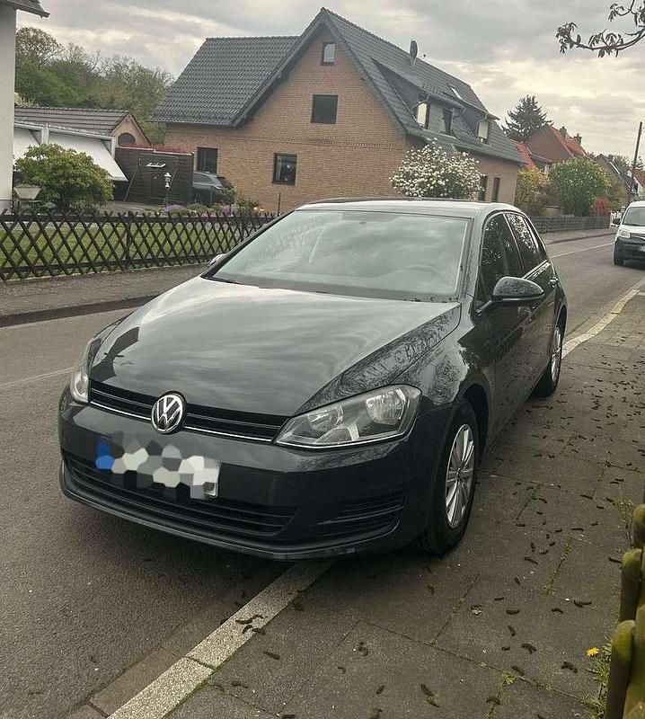 Usado VW Golf VII Trendline 105 HP (77 kW) 2014 Cinzento Sedan