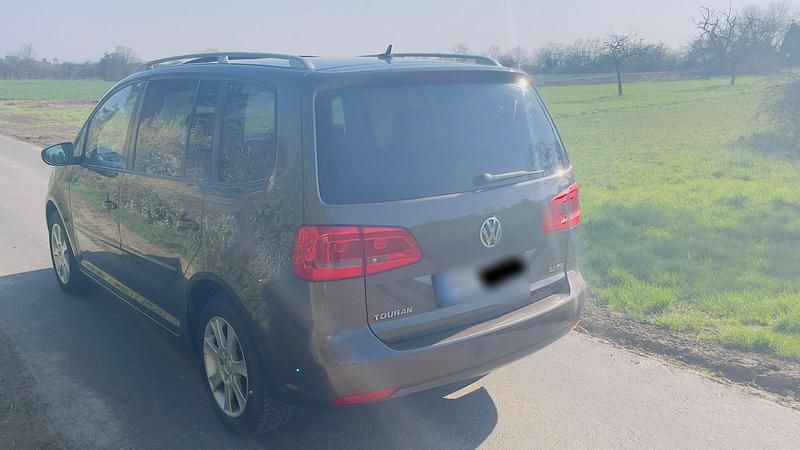 Gebraucht VW Touran Highline 140 PS (102 kW) 2012 Braun Van / Kleinbus