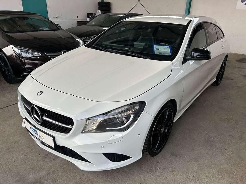 Calcitweiss/zirrusweiss Gebraucht 2015 Mercedes CLA180 Limousine | 11.980 € (Superpreis) - Bild 1/4