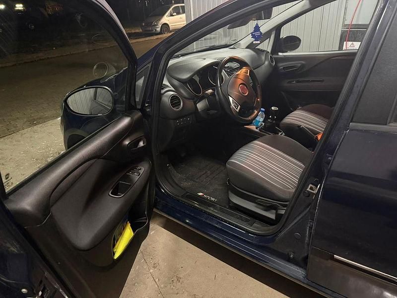 Gebraucht Fiat Punto Active 68 PS (50 kW) 2011 Blau Kleinwagen