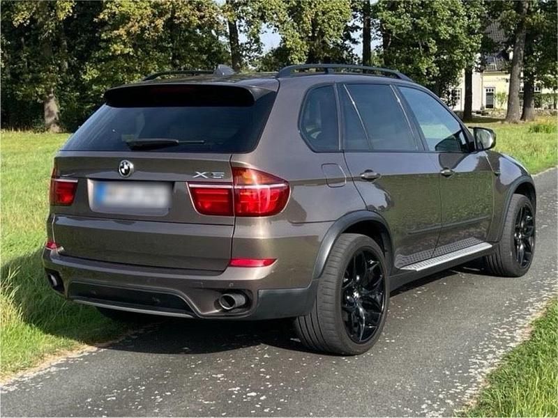 Braun Gebraucht 2013 BMW X5 Sport Line SUV | 17.900 € - Bild 1/4