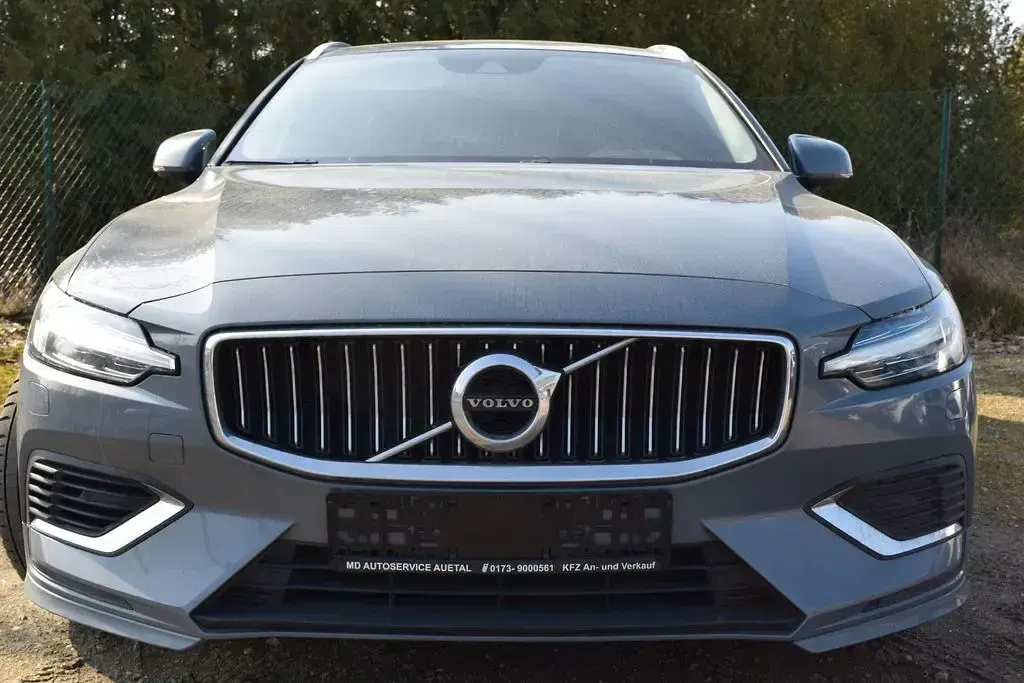 Gebraucht Volvo V60 Inscription 253 PS (186 kW) 2021 Grau Kombi