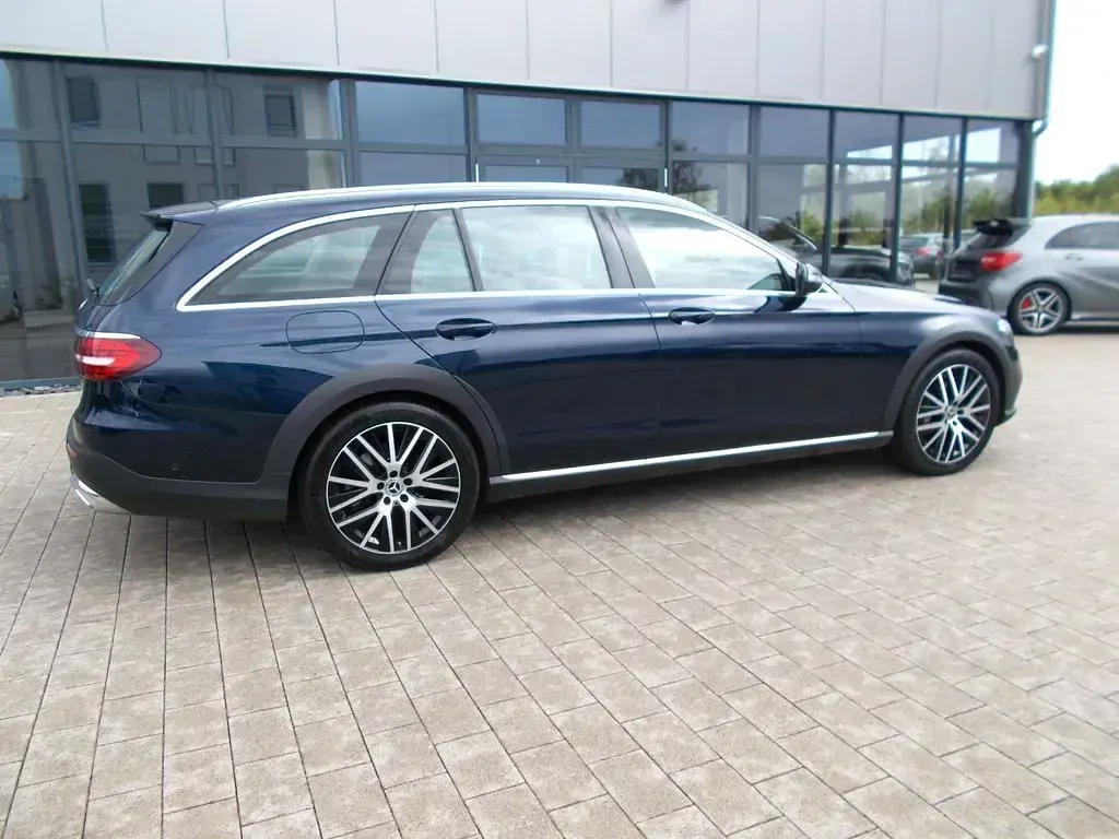 Gebraucht Mercedes E400 Avantgarde 330 PS (242 kW) 2020 Blau Kombi