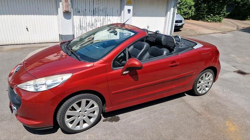 Rot Gebraucht 2008 Peugeot 207 Cabrio | 1.800 € (Superpreis) - Bild 1/4