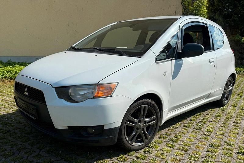 Weiß Gebraucht 2010 Mitsubishi Colt Kleinwagen | 2.450 € (Fairer Preis) - Bild 1/4