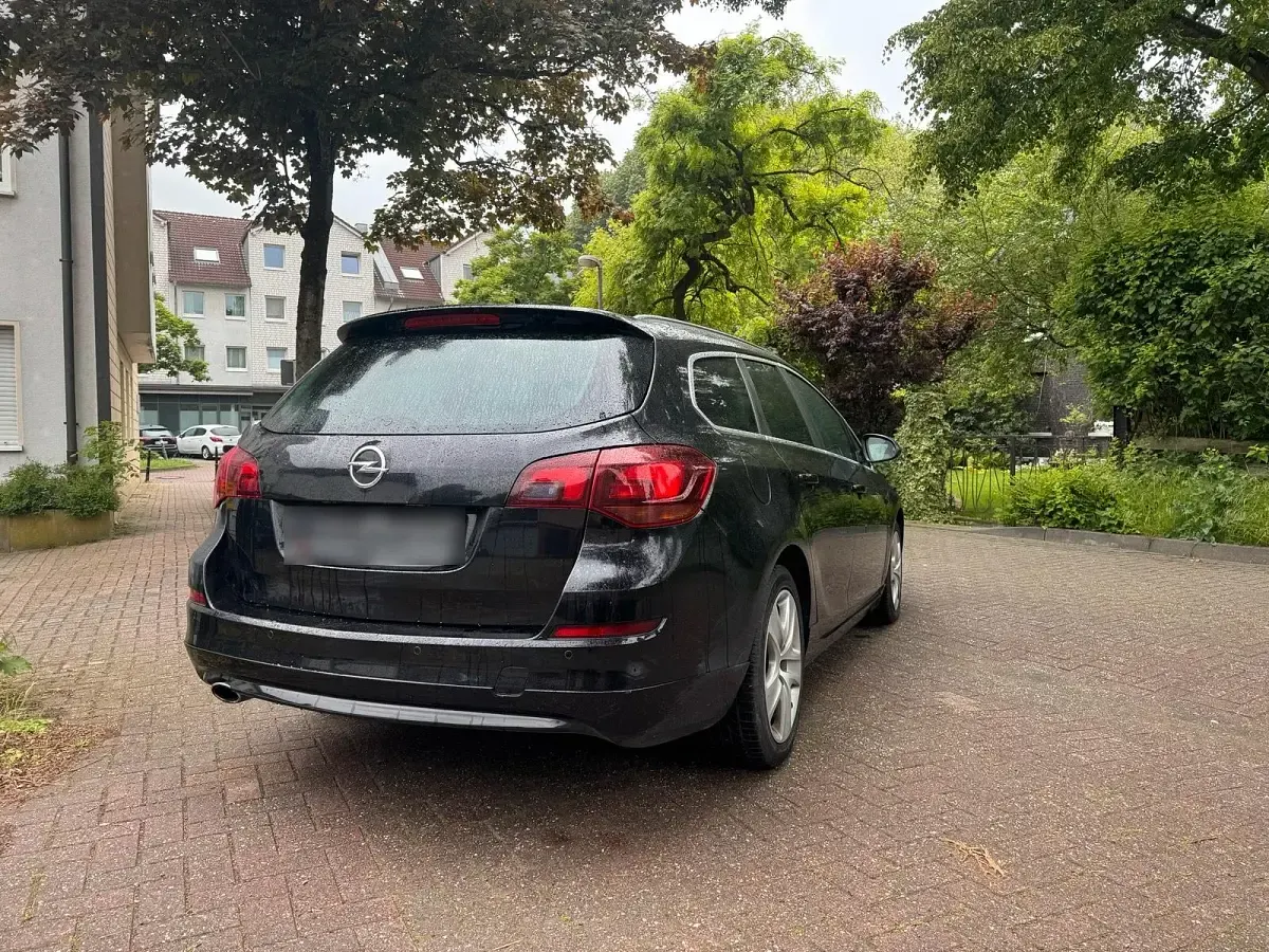 Gebraucht Opel Astra 160 PS (117 kW) 2011 Schwarz Kombi