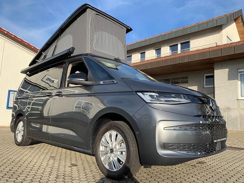 Neu VW California Beach 150 PS (110 kW) 2025 Grau Van