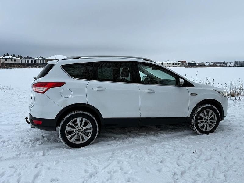 Gebraucht Ford Kuga 180 PS (132 kW) 2016 Weiß SUV