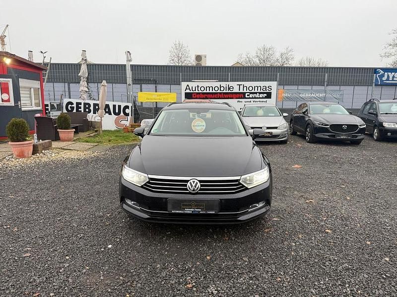 Gebraucht VW Passat Comfortline 120 PS (88 kW) 2017 Deep black perleffekt Kombi
