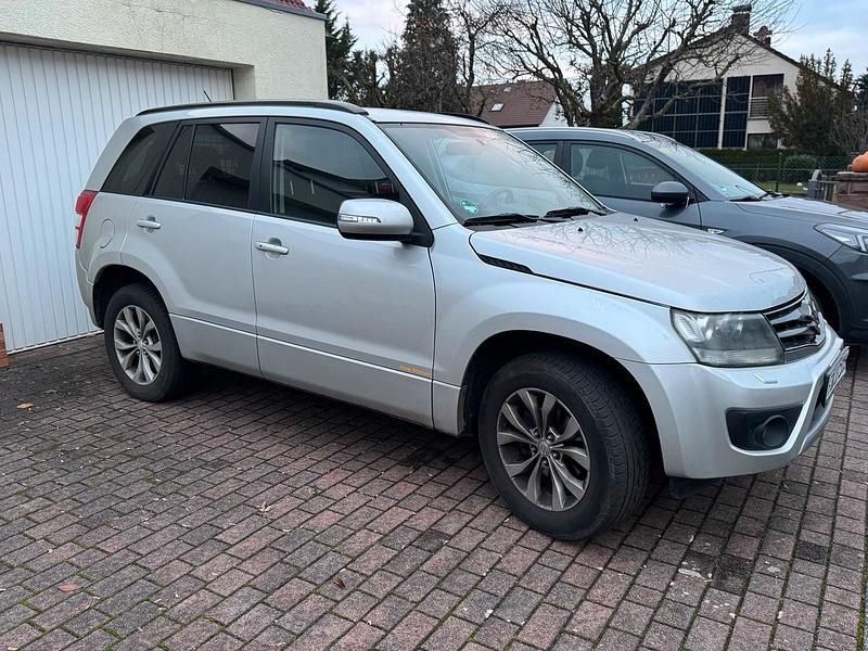 Silber Gebraucht 2015 Suzuki Grand Vitara SUV | 12.000 € (Fairer Preis) - Bild 1/4