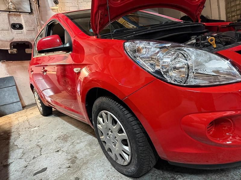 Rot Gebraucht 2009 Hyundai i20 Kleinwagen | 3.100 € (Guter Preis) - Bild 1/4
