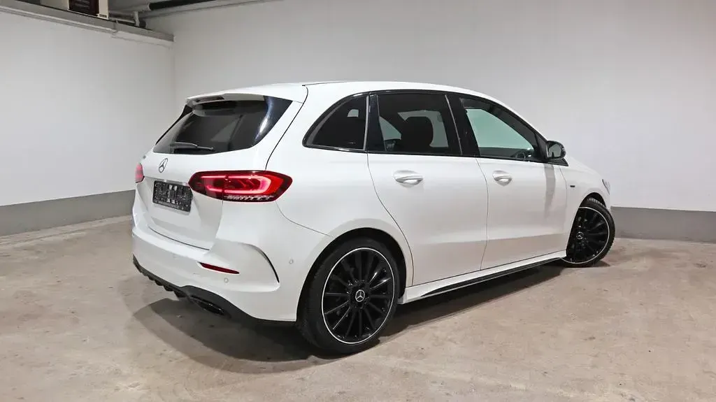 Gebraucht Mercedes B180 AMG 136 PS (100 kW) 2021 Weiß Kleinwagen