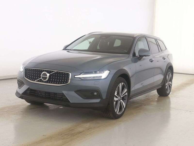 Thunder grey / metallic Gebraucht 2024 Volvo V60 CC Ultimate Kombi | 45.890 € (Superpreis) - Bild 1/4