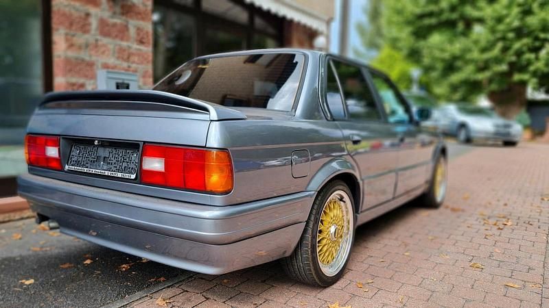 Gebraucht BMW 320 Performance 130 PS (95 kW) 1990 Grau metallic Limousine