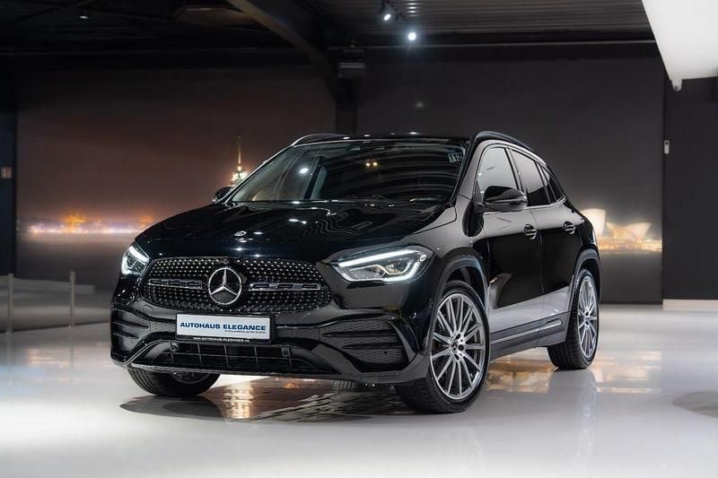 Kosmosschwarz Gebraucht 2020 Mercedes GLA250 AMG line SUV | 33.980 € (Fairer Preis) - Bild 1/4