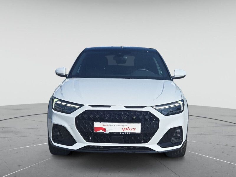Gletscherweiß metallic Gebraucht 2022 Audi A1 Ambiente Kleinwagen | 24.880 € (Fairer Preis) - Bild 1/4