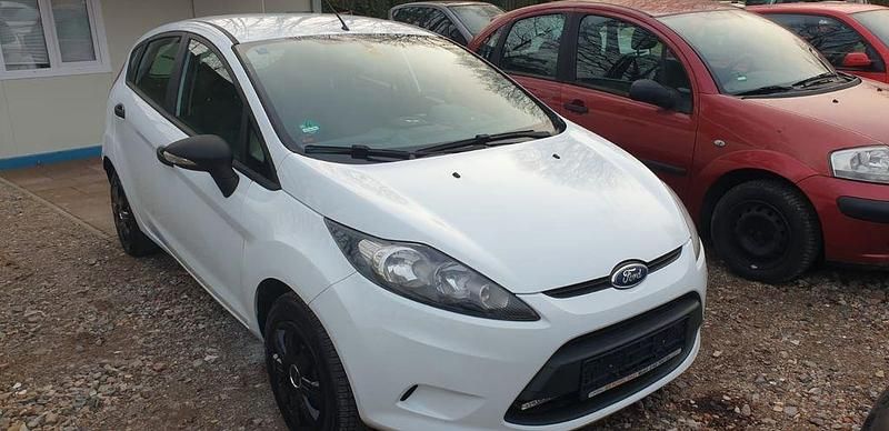 Gebraucht Ford Fiesta Ambiente 60 PS (44 kW) 2009 Weiß Kleinwagen
