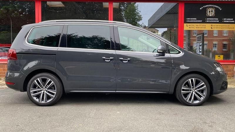 Grau Gebraucht 2020 Seat Alhambra FR-Line Van / Kleinbus | 24.950 € (Superpreis) - Bild 1/4