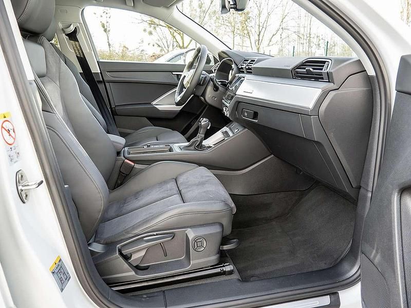 Gebraucht Audi Q3 Sportback S-Line 150 PS (110 kW) 2025 Gletscherweiß metallic SUV