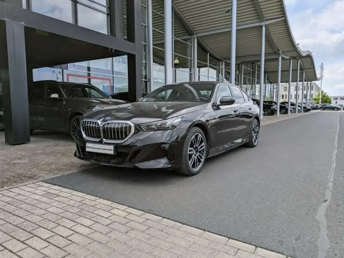 Gebraucht BMW 550e M Sport 489 PS (359 kW) 2024 Schwarz Limousine