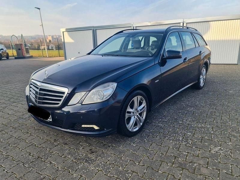 Gebraucht Mercedes E350 231 PS (169 kW) 2010 Blau Kombi