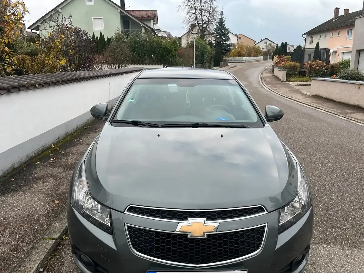 Usado Chevrolet Corsica 141 HP (103 kW) 2012 Cinzento Sedan