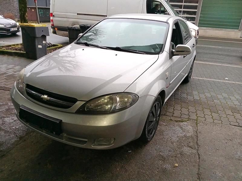 Silber Gebraucht 2006 Chevrolet Lacetti Limousine | 2.499 € - Bild 1/4