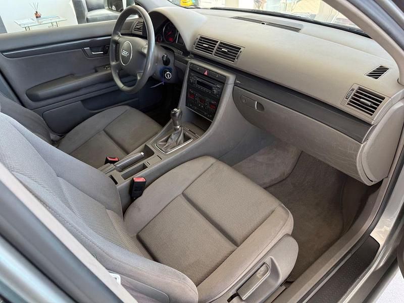 Używany Audi A4 131 KM (96 kW) 2001 Szary Kombi