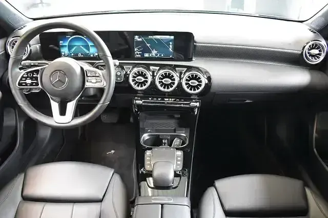 Gebraucht Mercedes A200 Progressive 150 PS (110 kW) 2020 Schwarz Limousine
