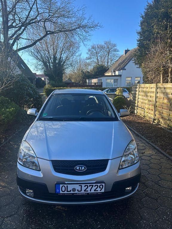 Silber Gebraucht 2009 Kia Rio Basis Limousine | 1.600 € (Guter Preis) - Bild 1/4