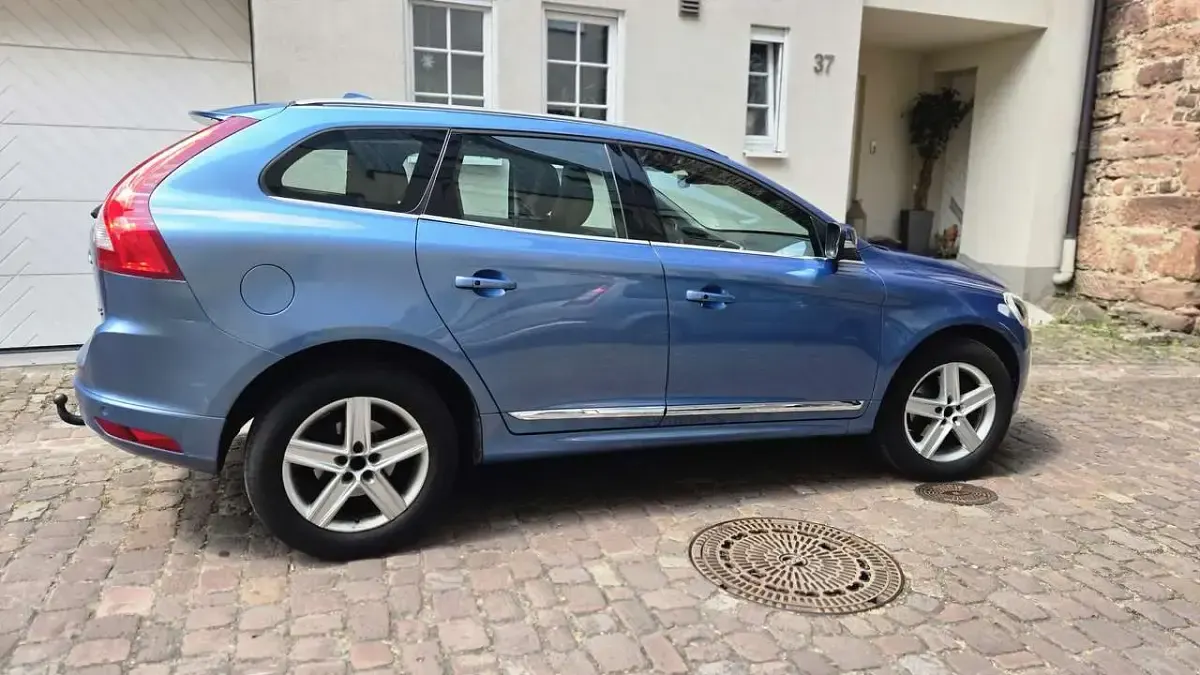 Gebraucht Volvo XC60 Summum 150 PS (110 kW) 2017 Blau SUV