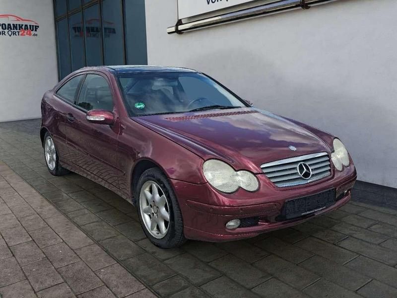 Rot Gebraucht 2003 Mercedes C180 Coupé | 3.980 € (Fairer Preis) - Bild 1/4
