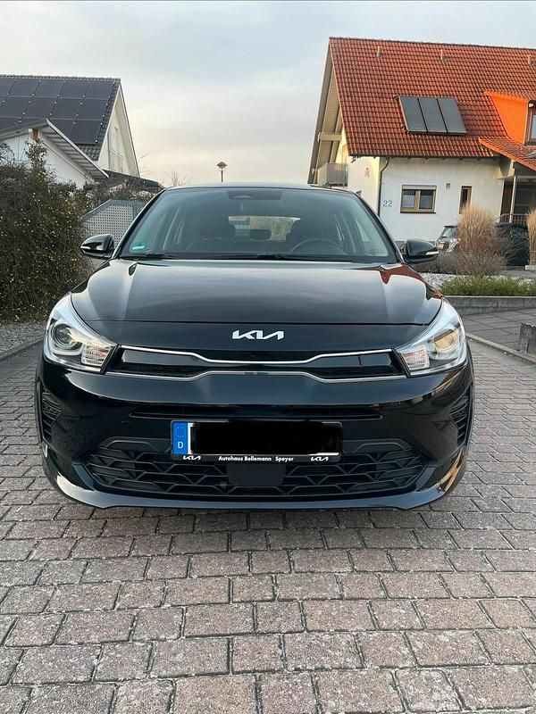 Gebraucht Kia Rio Vision 84 PS (61 kW) 2022 Schwarz Limousine