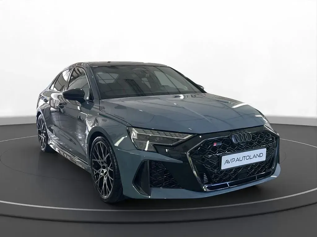 Neu Audi RS3 Sport 400 PS (294 kW) 2026 Grau Limousine