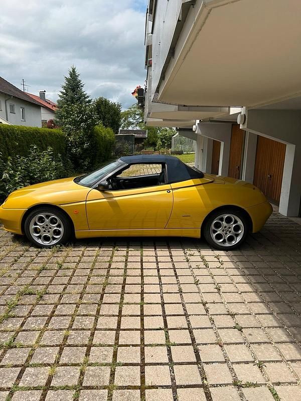 Gebraucht Alfa Romeo Spider 150 PS (110 kW) 1998 Gelb Cabrio