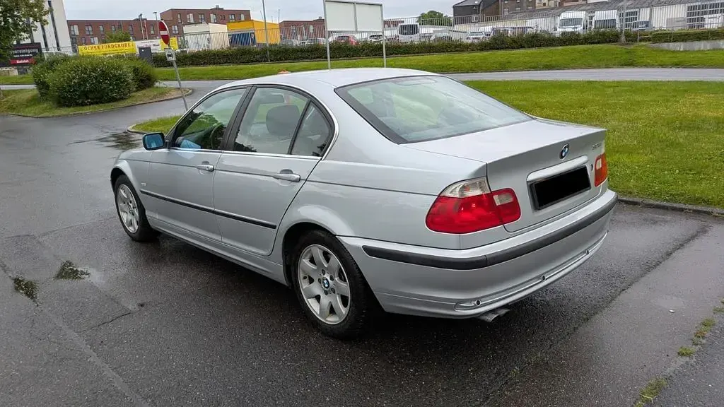 Gebraucht BMW 325 192 PS (141 kW) 2001 Silber Limousine
