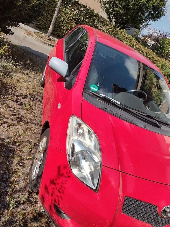 Rot Gebraucht 2008 Toyota Yaris Limousine | 3.800 € (Fairer Preis) - Bild 1/4