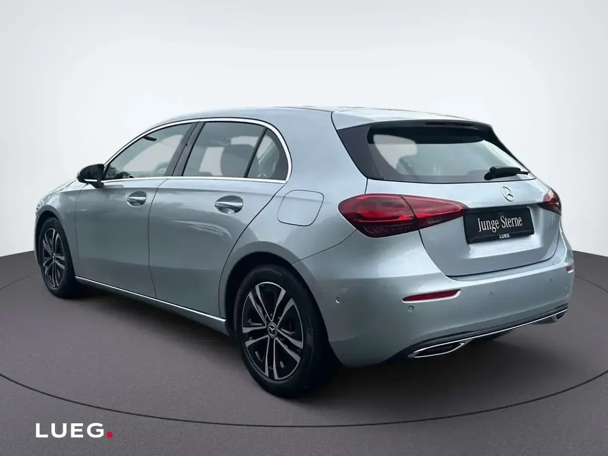 Gebraucht Mercedes A200 Progressive 163 PS (119 kW) 2024 Metalliclack hightechsilber Limousine