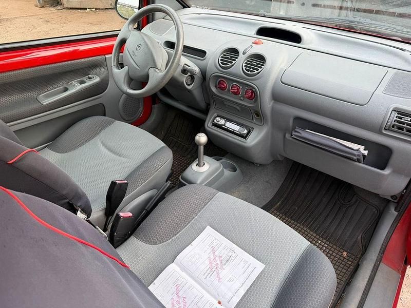 Gebraucht Renault Twingo 75 PS (55 kW) 2005 Rot Kleinwagen