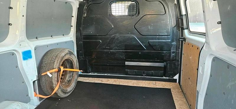 Usado Ford Transit Custom 101 HP (74 kW) 2015 Branco Monovolume