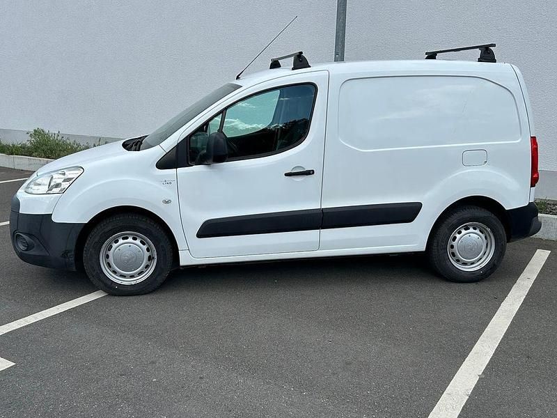 Gebraucht Peugeot Partner Avantage 75 PS (55 kW) 2012 Weiß Van / Kleinbus