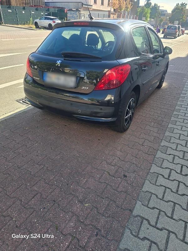 Gebraucht Peugeot 207 95 PS (69 kW) 2009 Schwarz Kleinwagen
