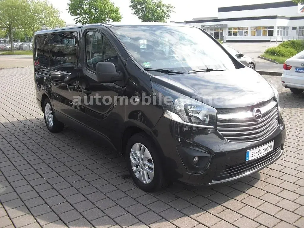 Używany Opel Vivaro 120 KM (88 kW) 2015 Czarny Minivan